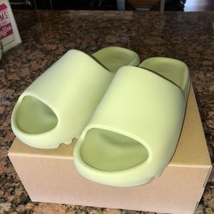 Yeezy slides (Resin)